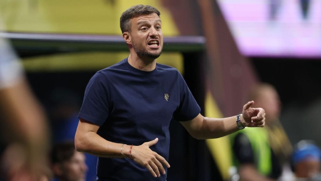 Botafogo presenta a Anselmi como su nuevo entrenador, ex Cruz Azul