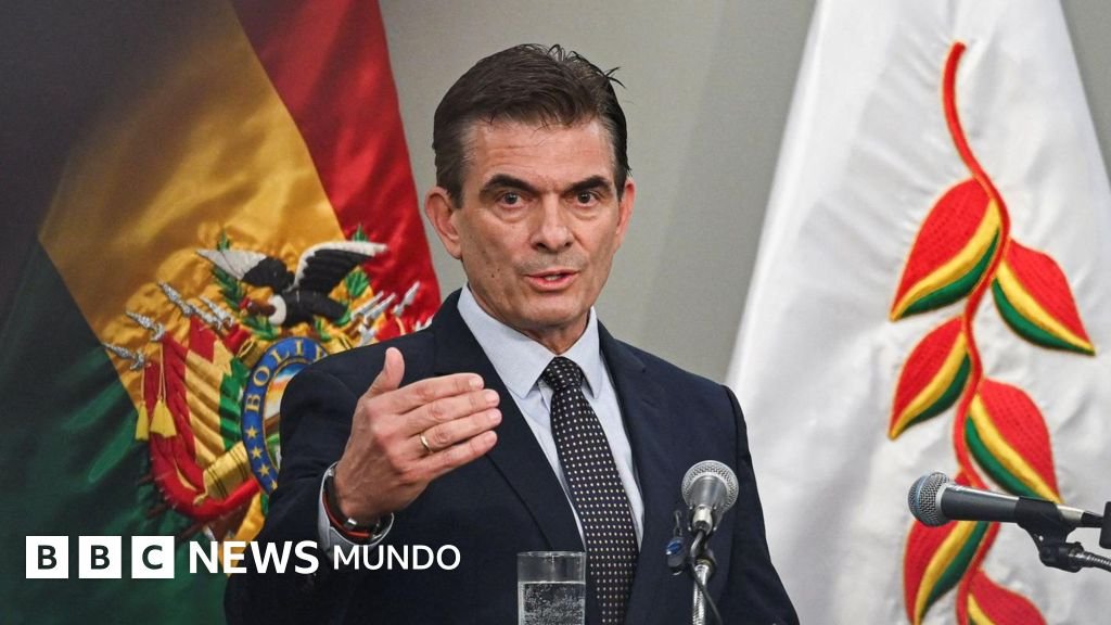 La crisis económica en Bolivia: el presidente Paz elimina la subvención del combustible y toma otras medidas