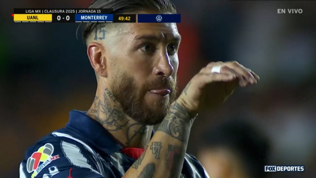 Sergio Ramos le responde al portero de Tigres con un 'amenaza' de penalti al estilo Panenka