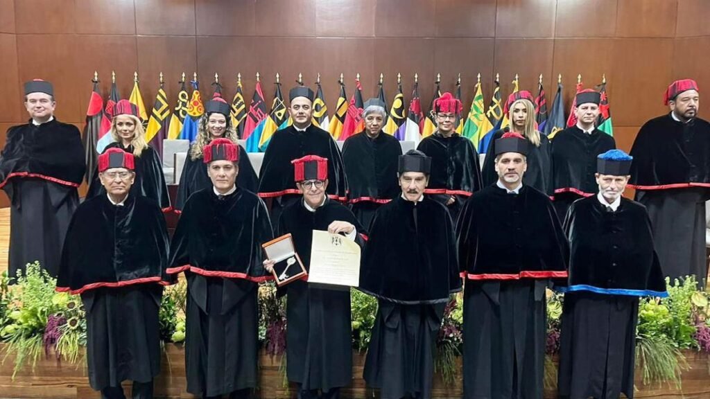 La UAG concede el Doctorado Honoris Causa al Dr. Arturo Cherbowski