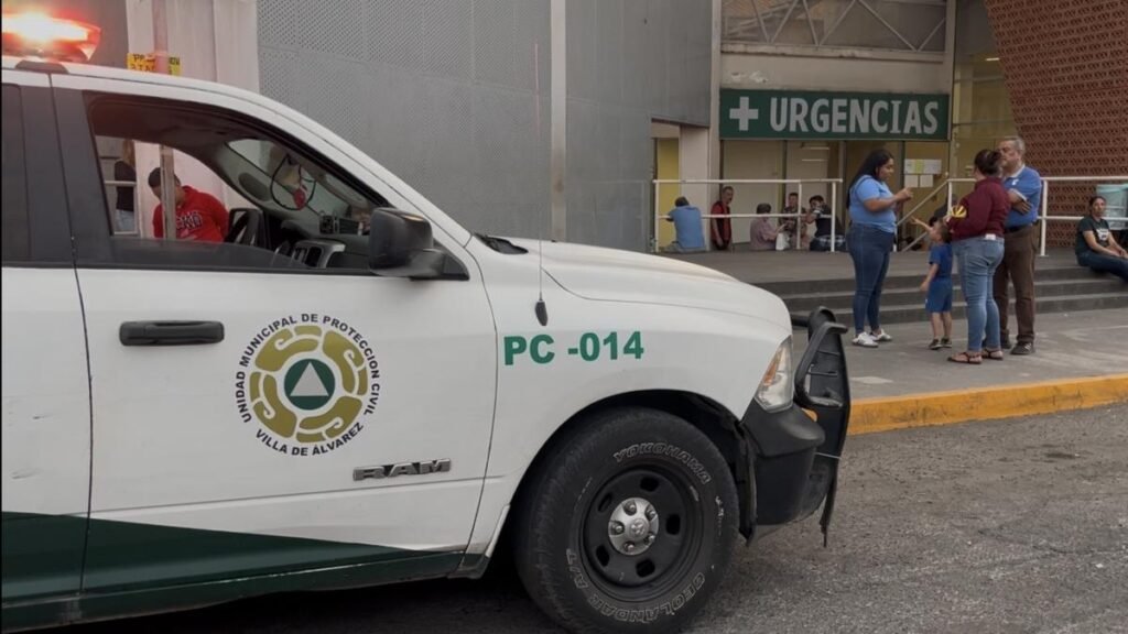 Policías responden a un caso de violencia familiar y son atacados con ácido