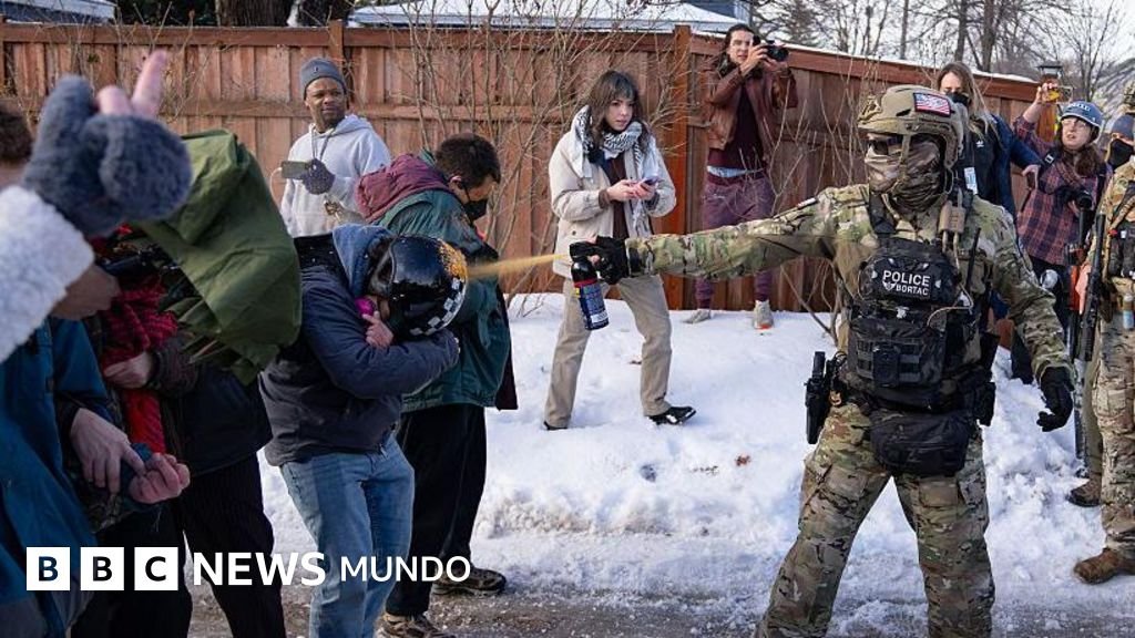 Un agente de ICE fatalmente dispara a una mujer en una operación de inmigración en Minneapolis