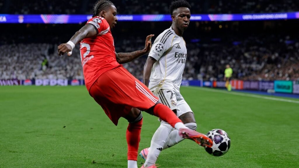 Le solicita la camiseta a Vinícius y después se lamenta