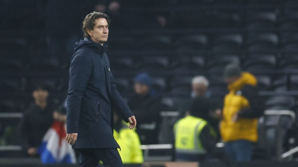 Tottenham destituye a su entrenador previo al Derby contra el Arsenal