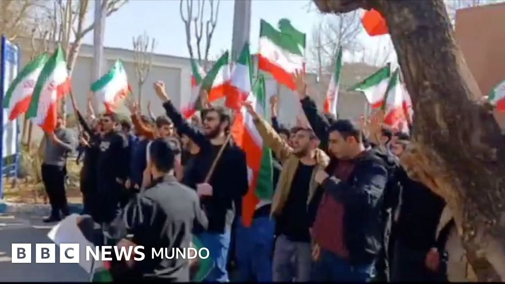 ¡Abajo el dictador!: los manifestantes regresan a las calles de Irán tras la dura represión gubernamental de enero