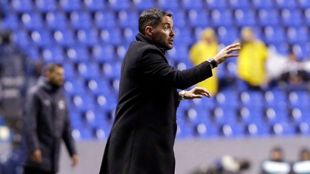 Larcamón cuestiona el calendario: "Deberíamos ser más considerados"