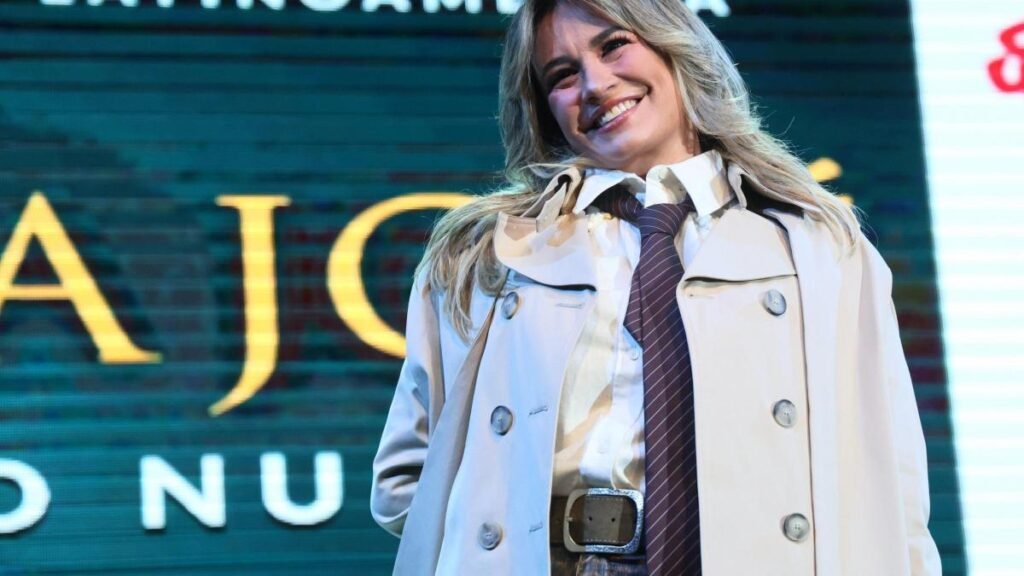 La Josa revela su esencia femenina