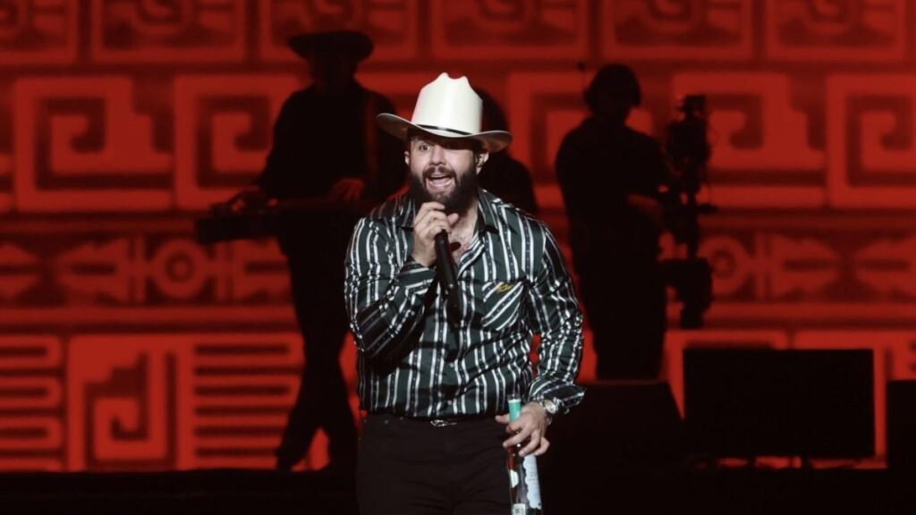 Carín León anula su concierto y se disculpa en redes sociales: ¿cuál fue la razón?