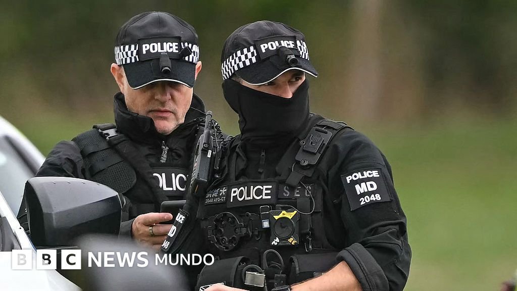 La policía antiterrorista del Reino Unido investiga un "grave incidente" cerca de una base aérea de las fuerzas estadounidenses.
