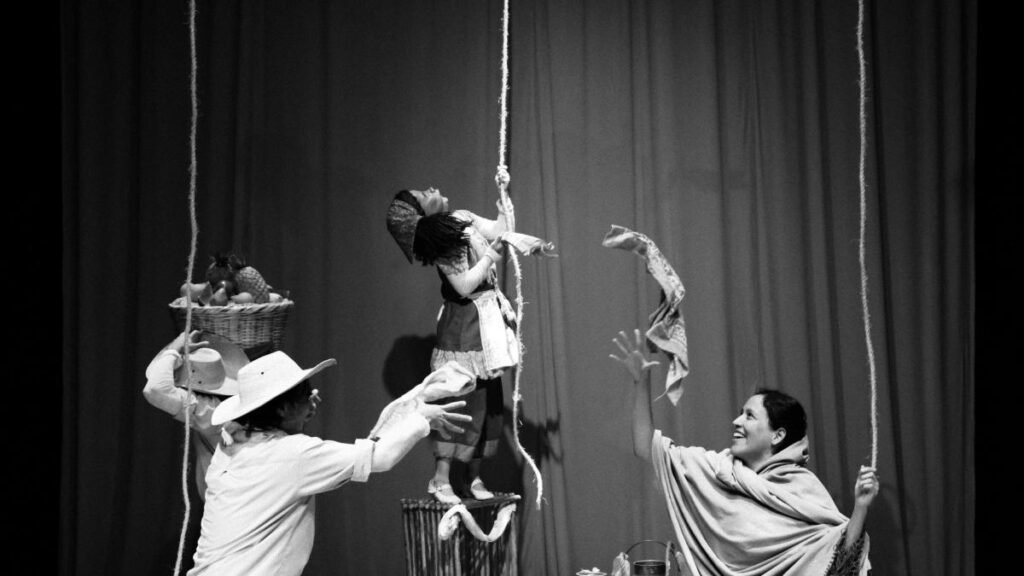 Presentan "La vendedora de nubes" de Elena Poniatowska en una fiel adaptación teatral