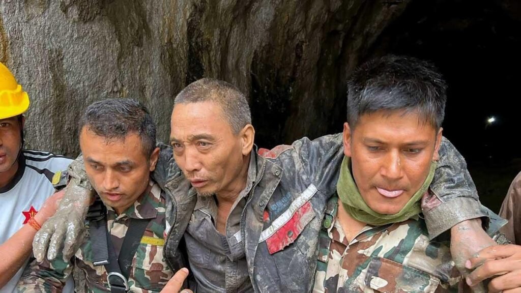 Rescate impresionante en Nepal: un ciudadano chino liberado tras 10 días bajo un desprendimiento de tierra