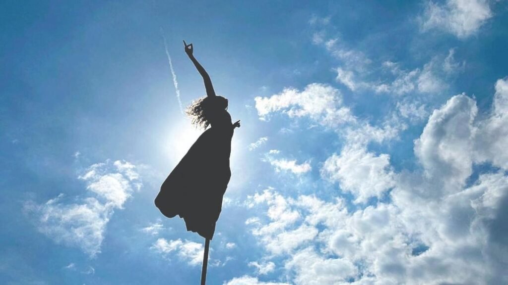 Gratte Ciel presenta su espectacular danza aérea en la UNAM