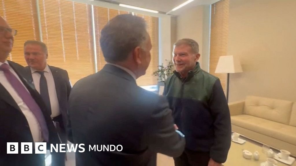 Rusia libera a un estadounidense señalado por luchar junto a Ucrania justo cuando el enviado de Trump se encuentra con Putin